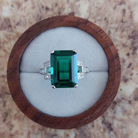 5.9 Carat Emerald 925 Sterling Silver Ring - Picture 2 of 13